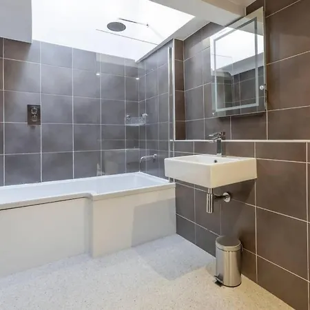 Rooftop Retreat - 2 Double Beds W/ Stunning Views Bath Exterior photo